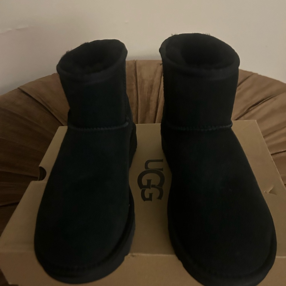 Women’s Black Short Suede Boots Classic Mini ll